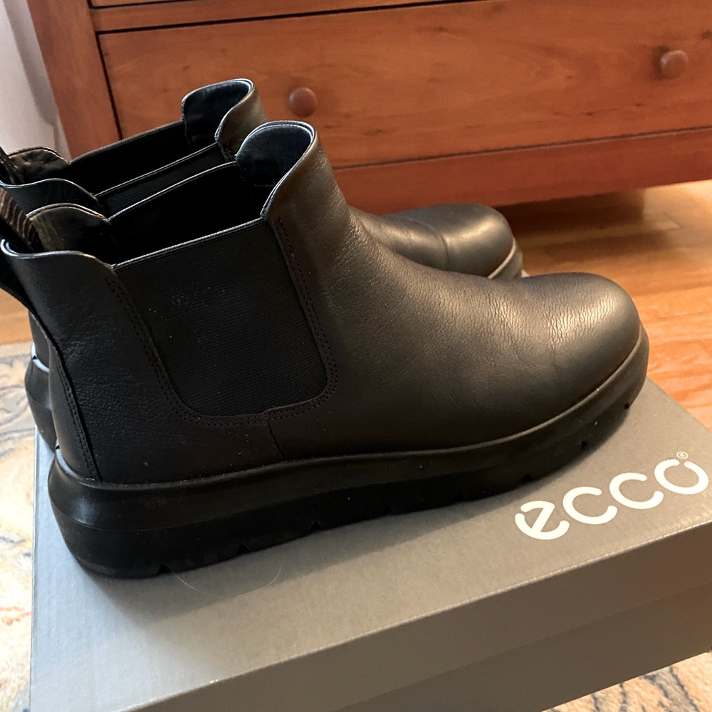 ECCO NOUVELLE Chelsea Boots. Size 9-9.5
